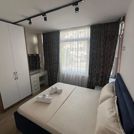 Ideal Small Two Bed *
