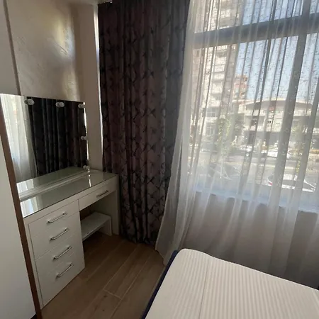Apartment Ideal Small Two Bed *